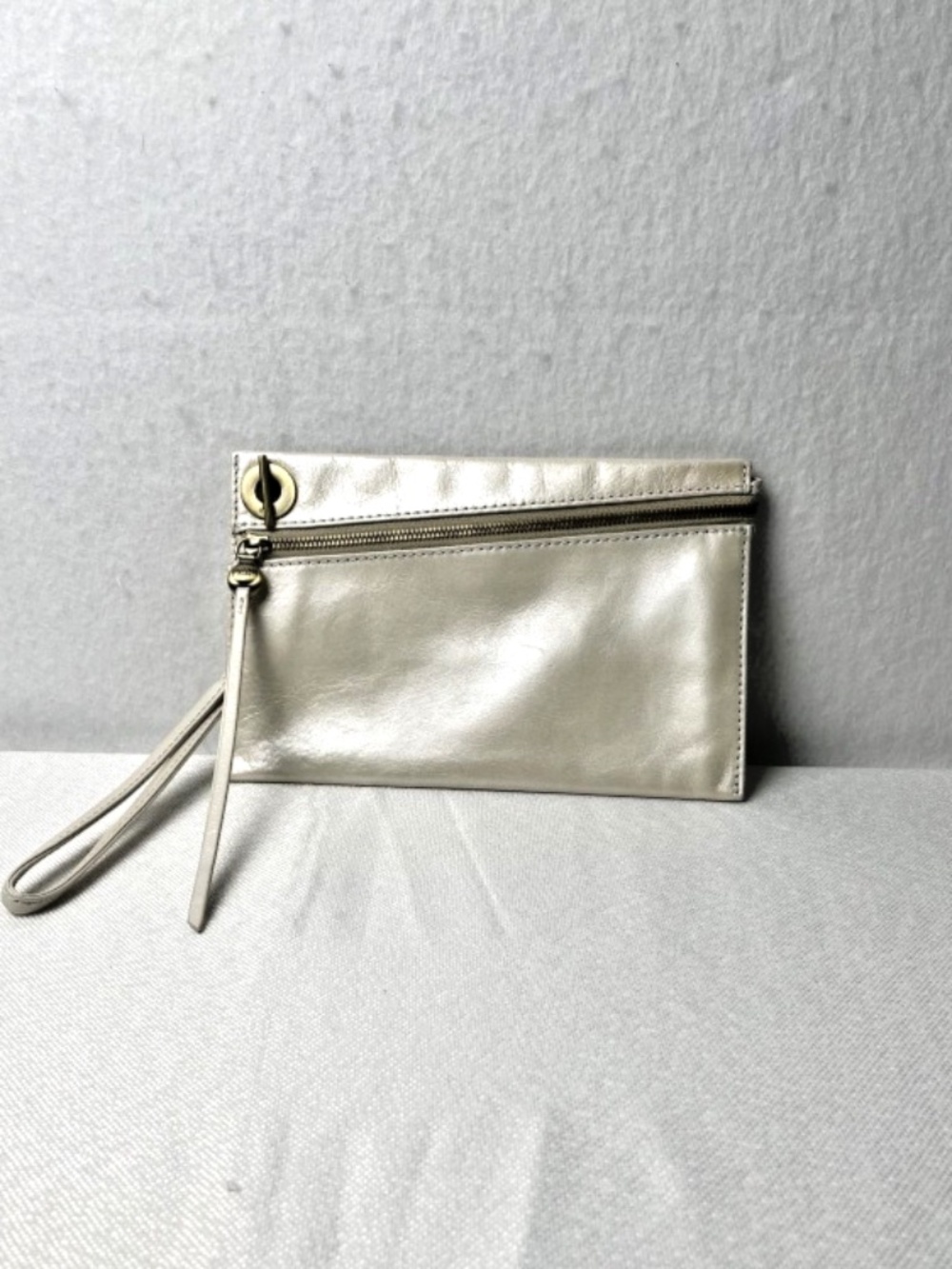 Hobo LINK Pearl Ivory Leather Wristlet Clutch w Gold Zipper RSVP YES Old Money